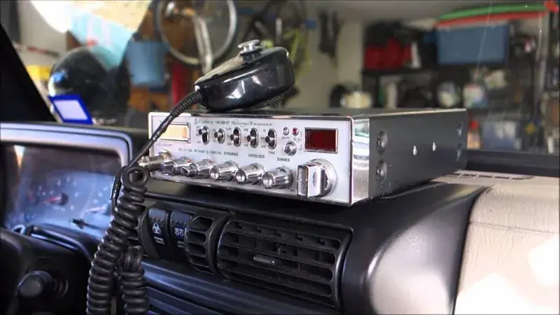 How Far Can a CB Radio Transmit