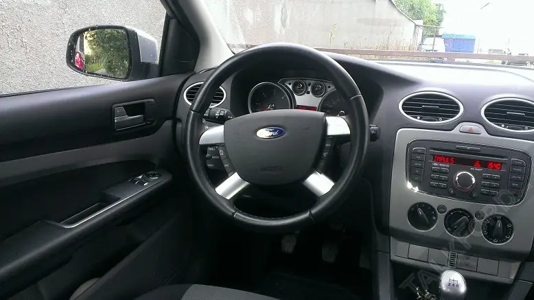 Car Radio Keeps Switching from AUX to Radio? Easy Fixes! 2 Malfunctioning Audio Jack
