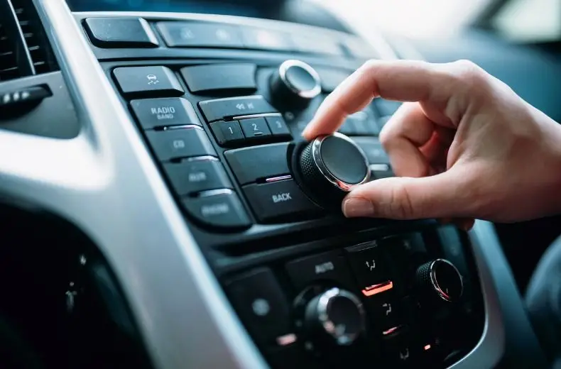 What Does TRAF Mean on a Car Radio? 2 TRAF button